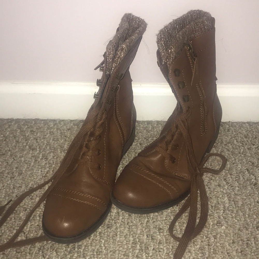 Combat boots